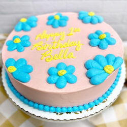 Button daisy cake with tinted pink icing