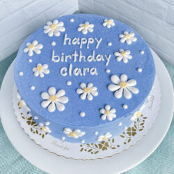 Cake with piped daisies all over
